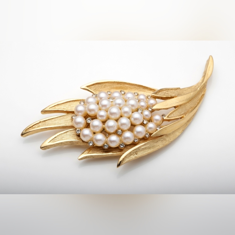 Vintage Trifari 1950s Pearl Feather Plume Brooch Signed Gold Rhinestone Pin